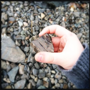 How to hold a skipping stone